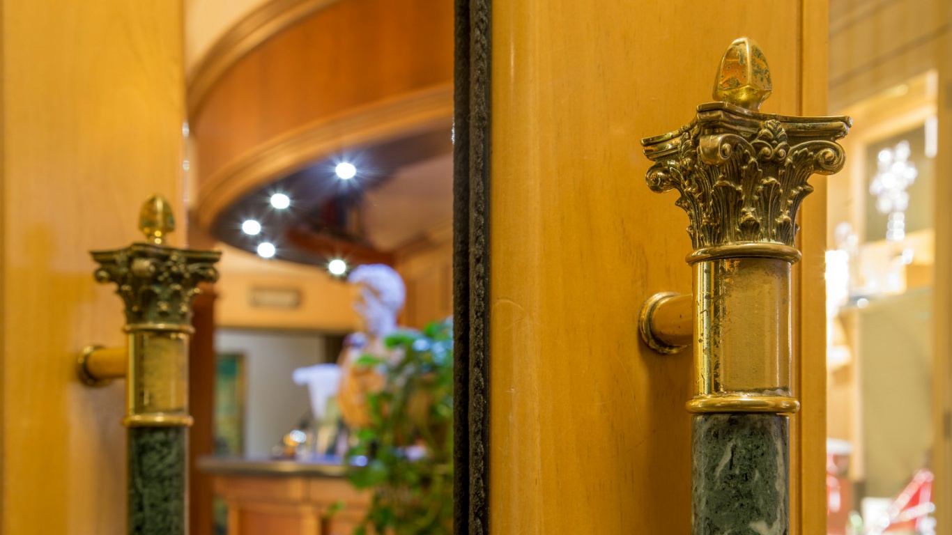 Hotel-Colonna-Frascati-detail-entrance