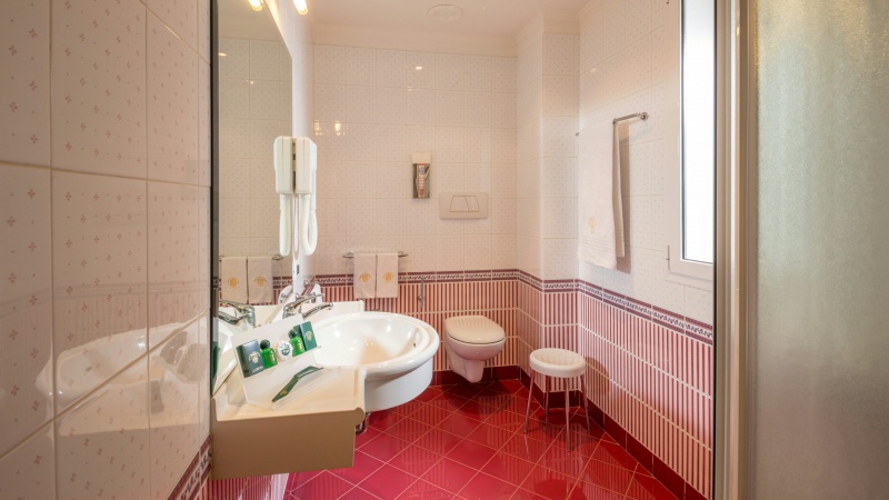 Hotel-Colonna-Frascati-bathroom-15